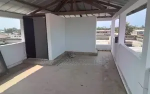 À Louer Magasin 595m2 en Mezzanine+Appartement À Marcory Zone4