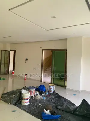 À Louer Magasin 595m2 en Mezzanine+Appartement À Marcory Zone4