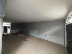 À Céder Magasin 28m2 À Marcory Zone 4