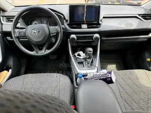 Toyota RAV4 2024 Gris