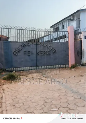 Location Rapide d'Une 03pieces 170milles À Bingerville Fekessé