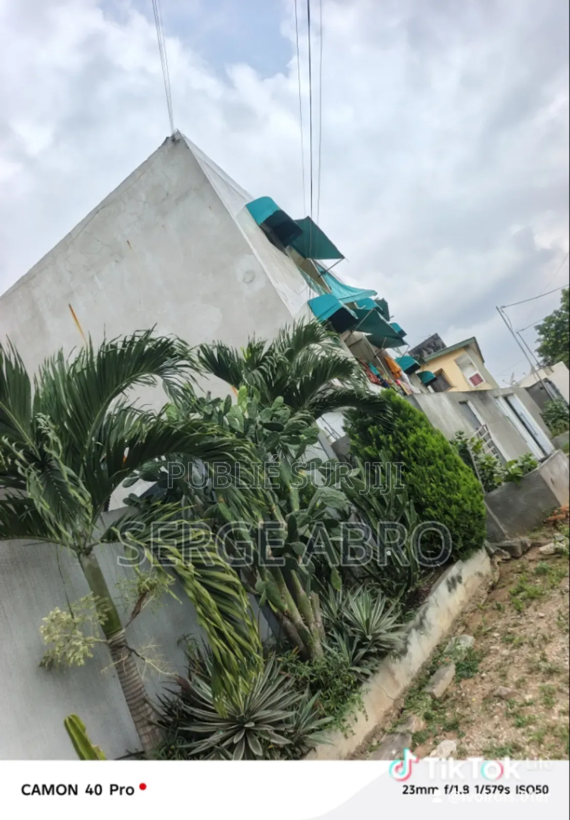 Location Rapide d'Une 03pieces 170milles À Bingerville Fekessé