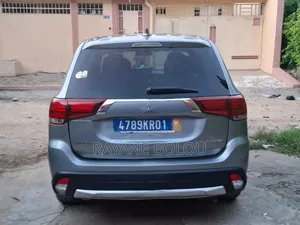 Mitsubishi Outlander SEL FWD 2019 Gris
