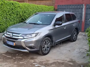 Mitsubishi Outlander SEL FWD 2019 Gris