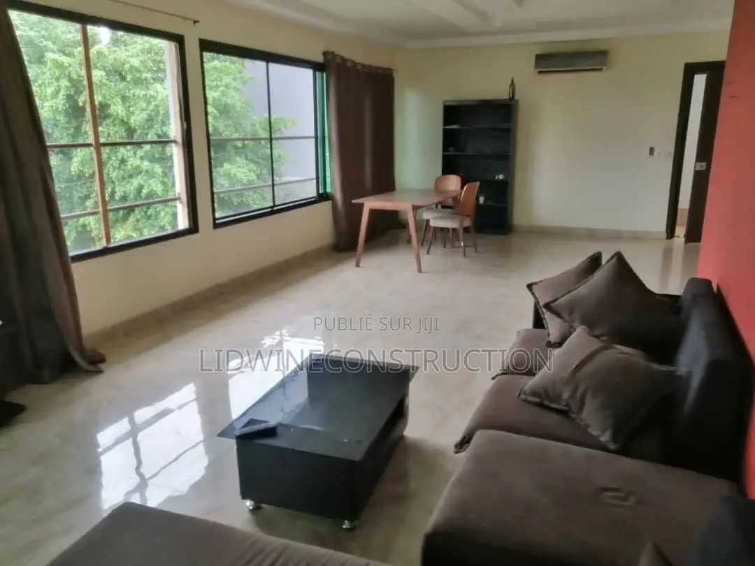 3chbre Appartement dans Cocody à Louer