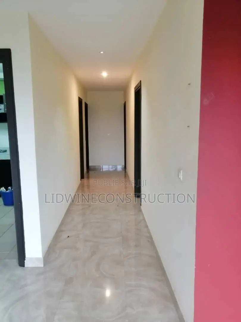 3chbre Appartement dans Cocody à Louer