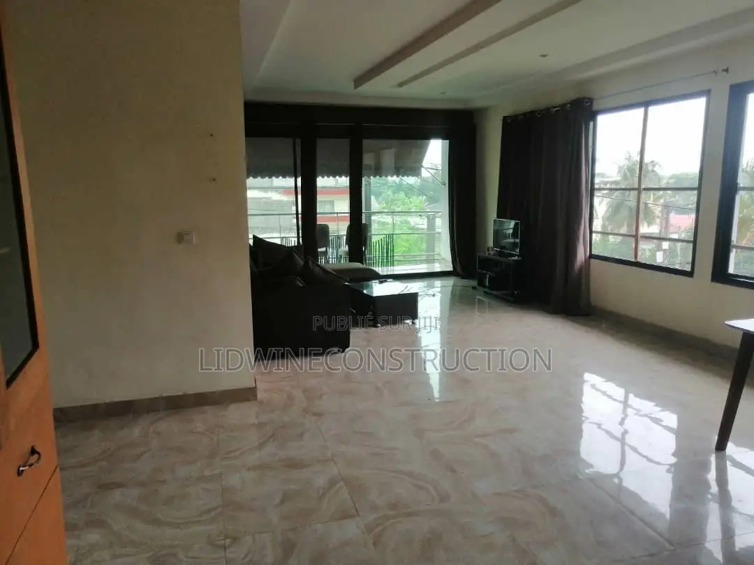 3chbre Appartement dans Cocody à Louer