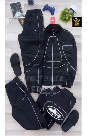 Ensemble Sport Blanc Nike – Élégance Confort Absolu