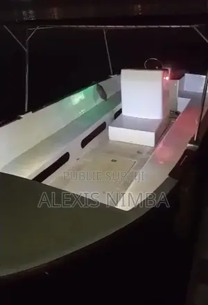 Bateau Fabrication Polyester Local 150cv Yamaha 4 Temps