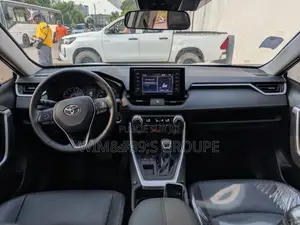Toyota RAV4 XLE 2021 Blanc
