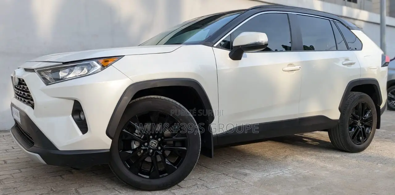 Toyota RAV4 XLE 2021 Blanc
