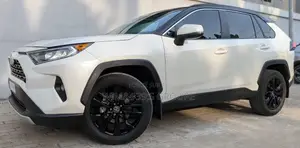 Toyota RAV4 XLE 2021 Blanc