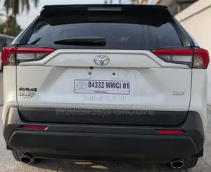 Toyota RAV4 XLE 2021 Blanc