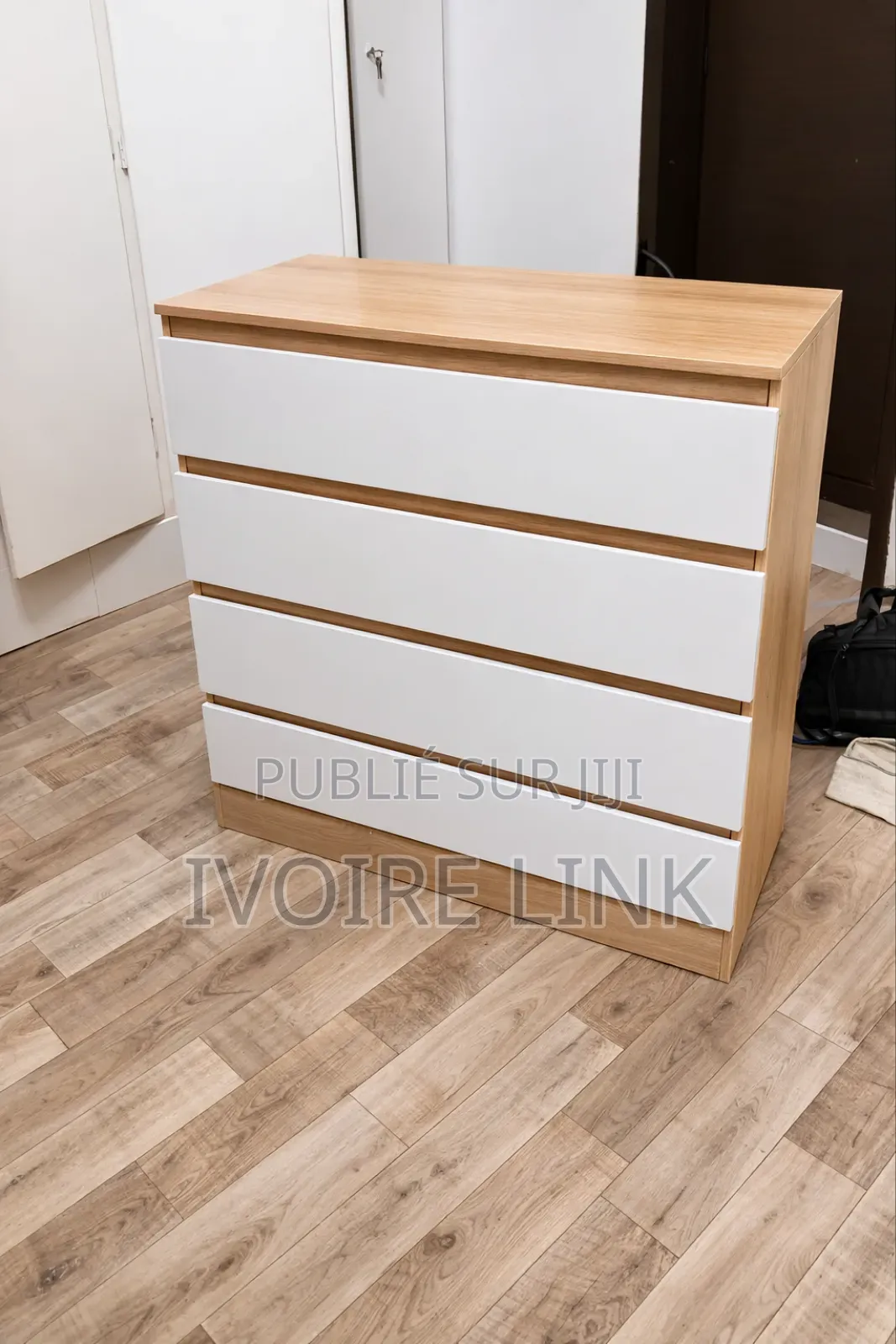 Commode Moderne 4 Tiroirs – Design Bois Blanc – Livraison Abidjan