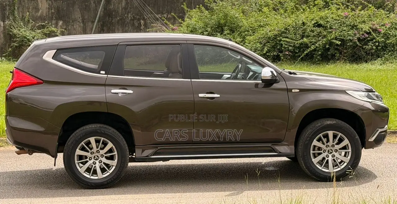 Mitsubishi Montero Sport 2021 Doré