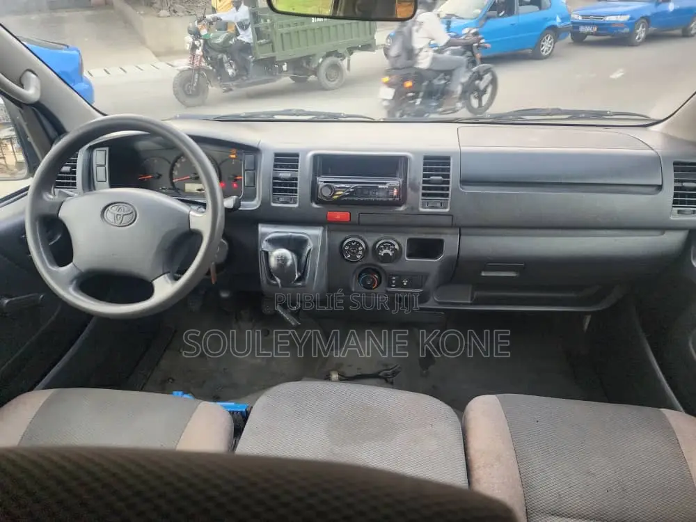 Toyota HiAce 2017 Blanc