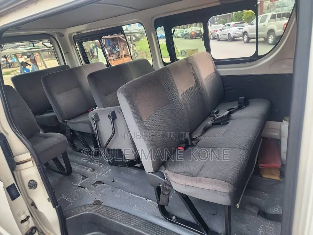 Toyota HiAce 2017 Blanc