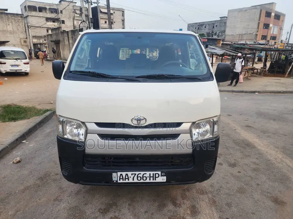 Toyota HiAce 2017 Blanc