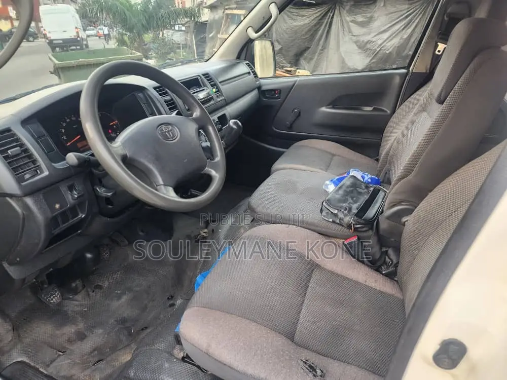 Toyota HiAce 2017 Blanc