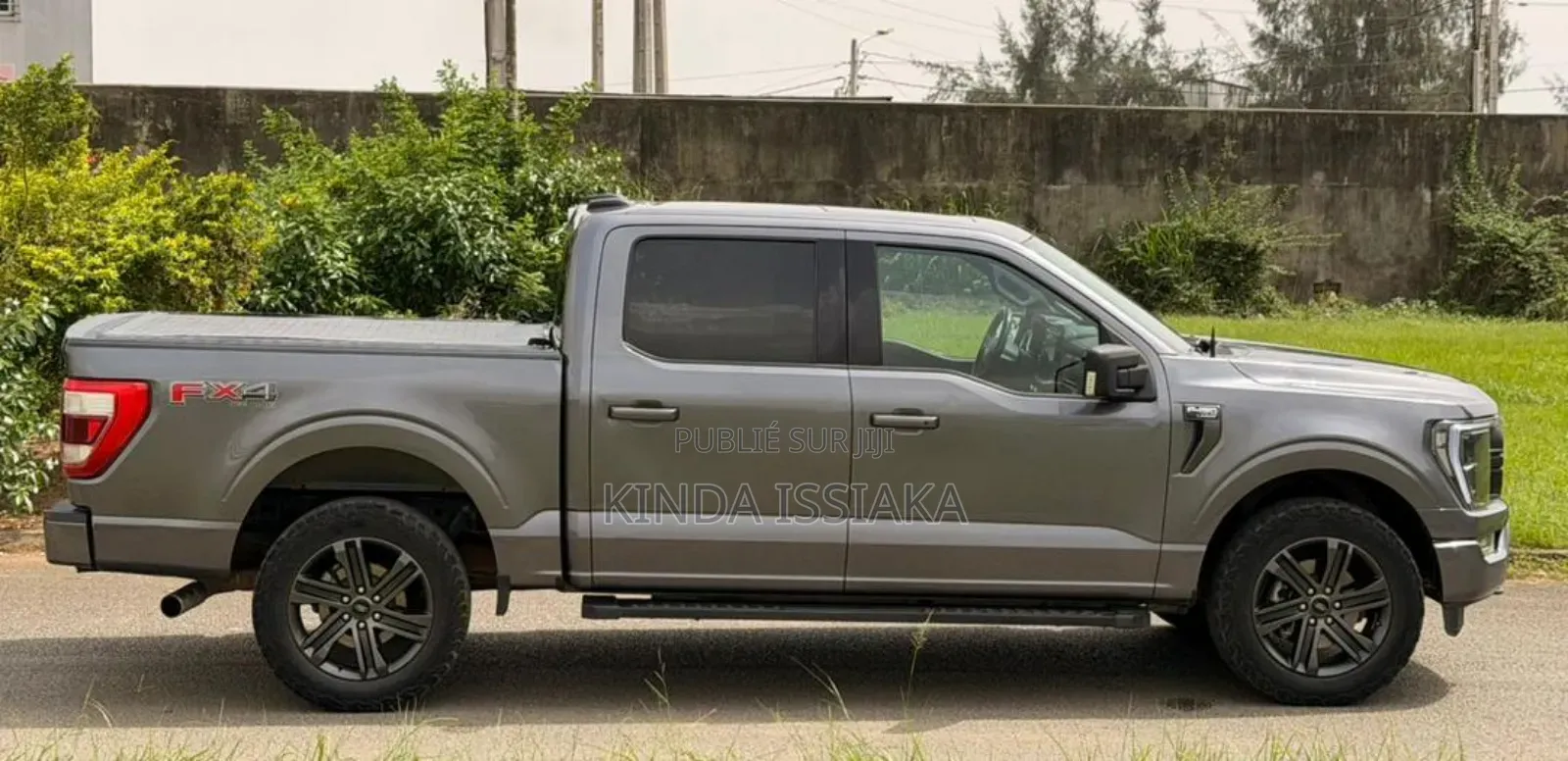 Ford F-150 LARIAT 2021 Gris