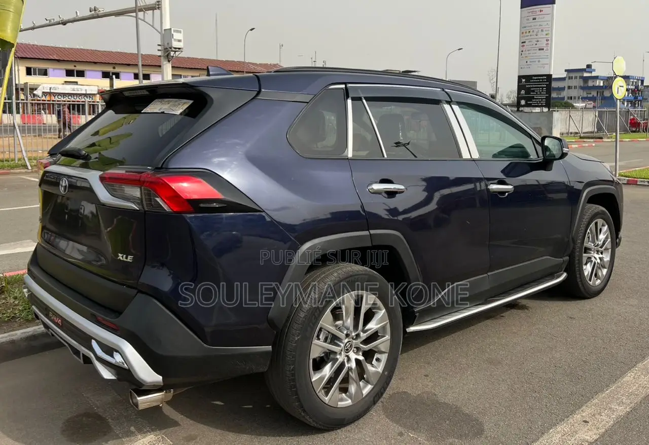 Toyota RAV4 2021 Bleu
