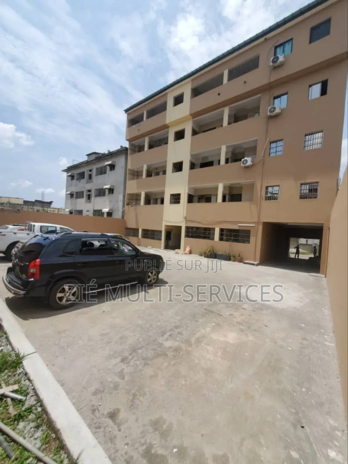 14chbre Blocs d'appartements dans Zié Multi-Service, Cocody à Vendre