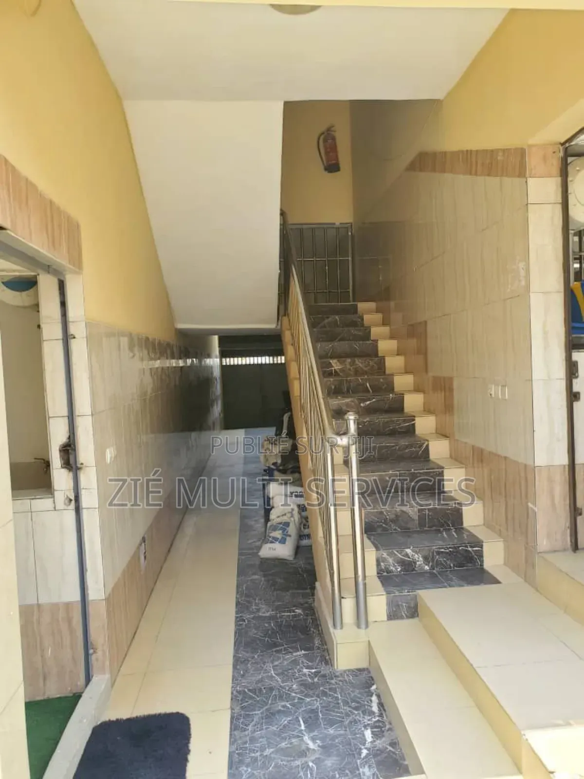 14chbre Blocs d'appartements dans Zié Multi-Service, Cocody à Vendre