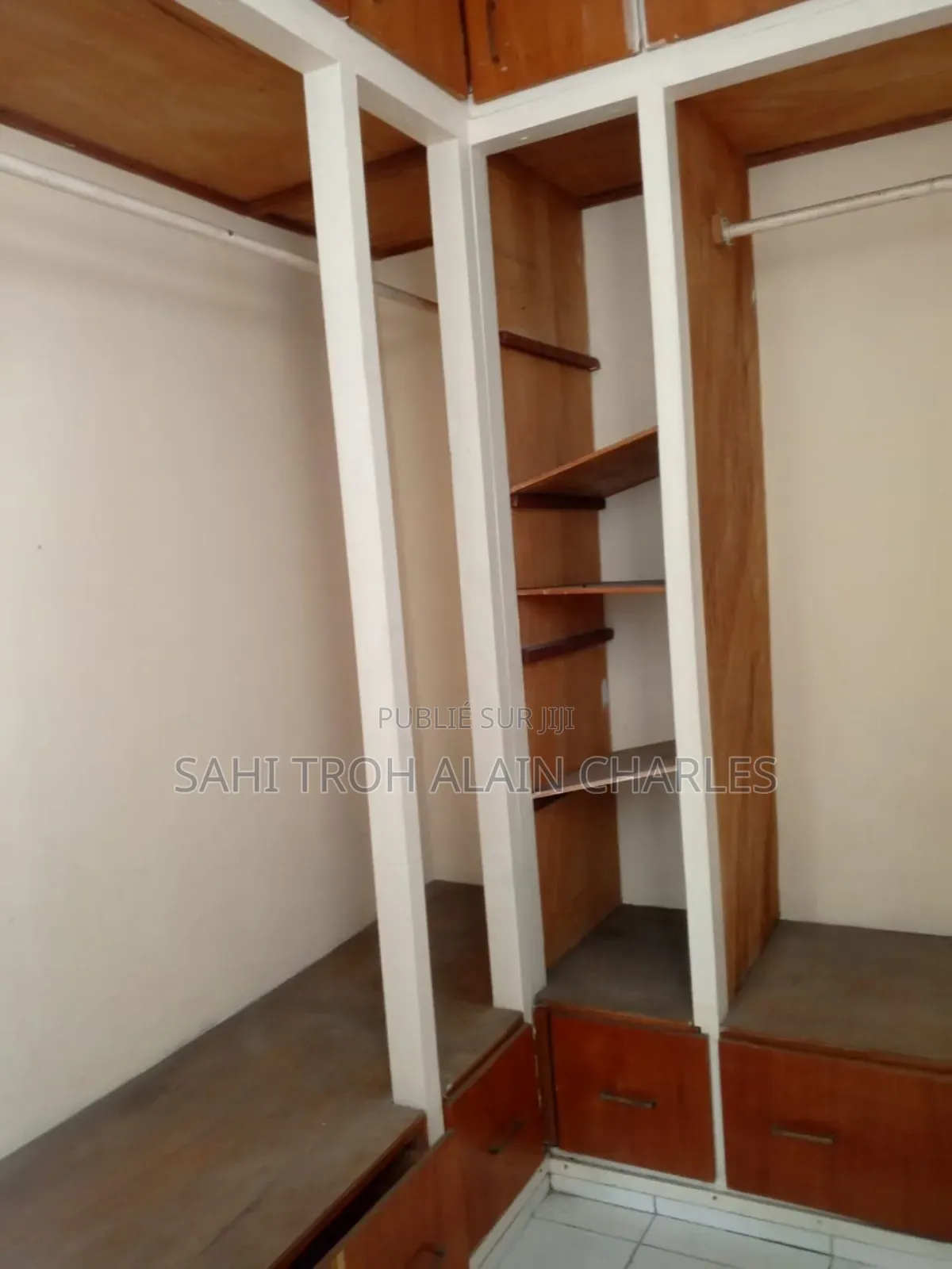 Une Somptueuse Villa Duplex De 5 Pièces Avec Un Garage Et Un Jardin