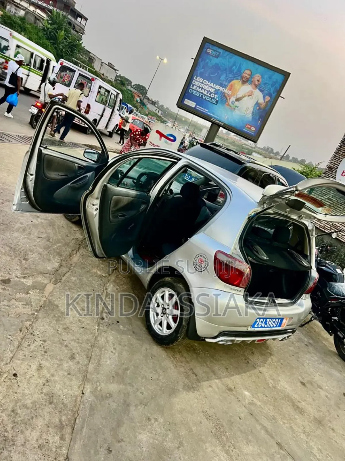 Toyota Yaris 1.4 2002 Gris