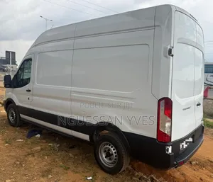 Ford Transit-350 2024 Blanc