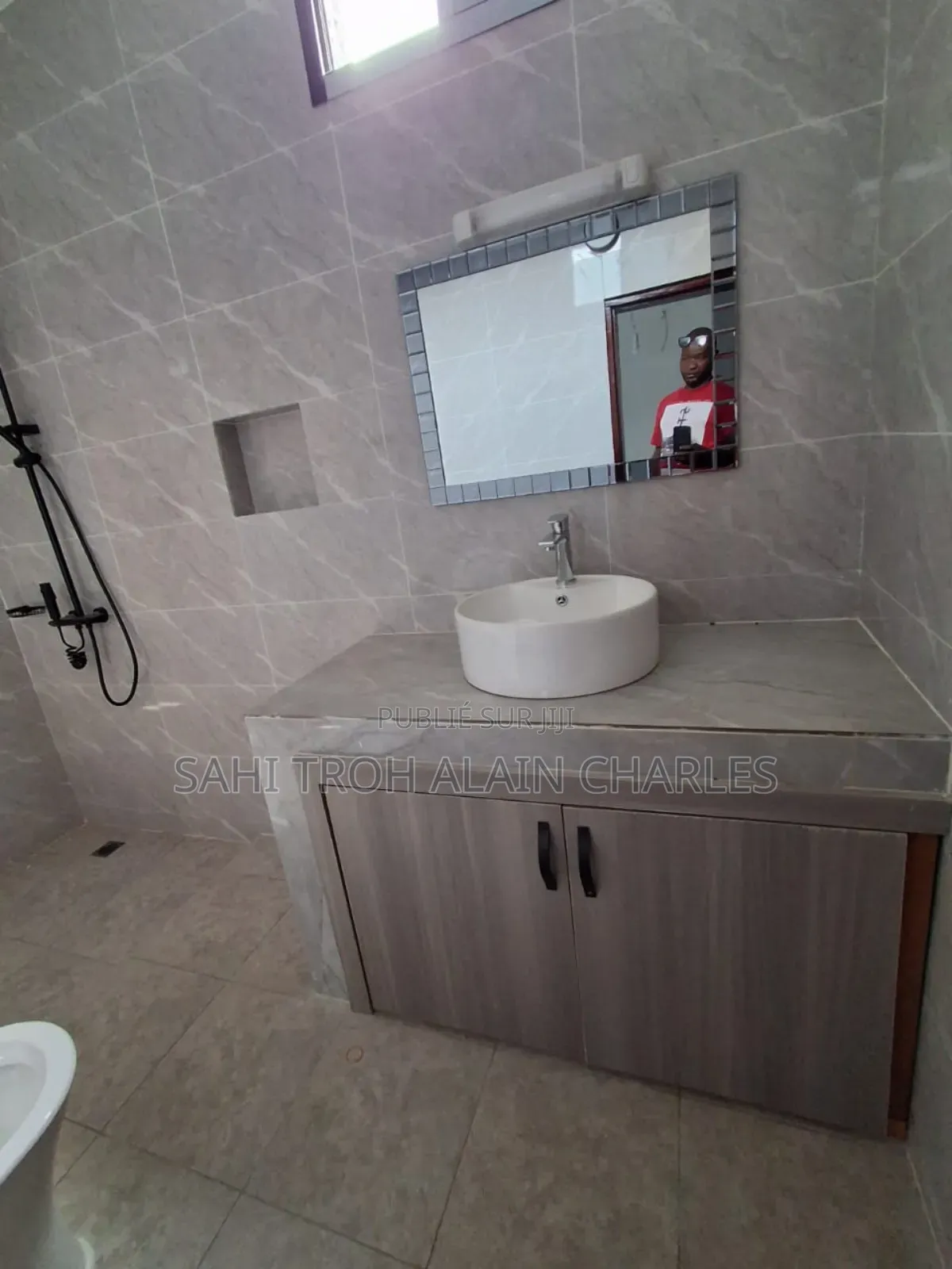 Une Somptueuse Villa Duplex De 6 Pièces Avec Une Très Grande Piscine