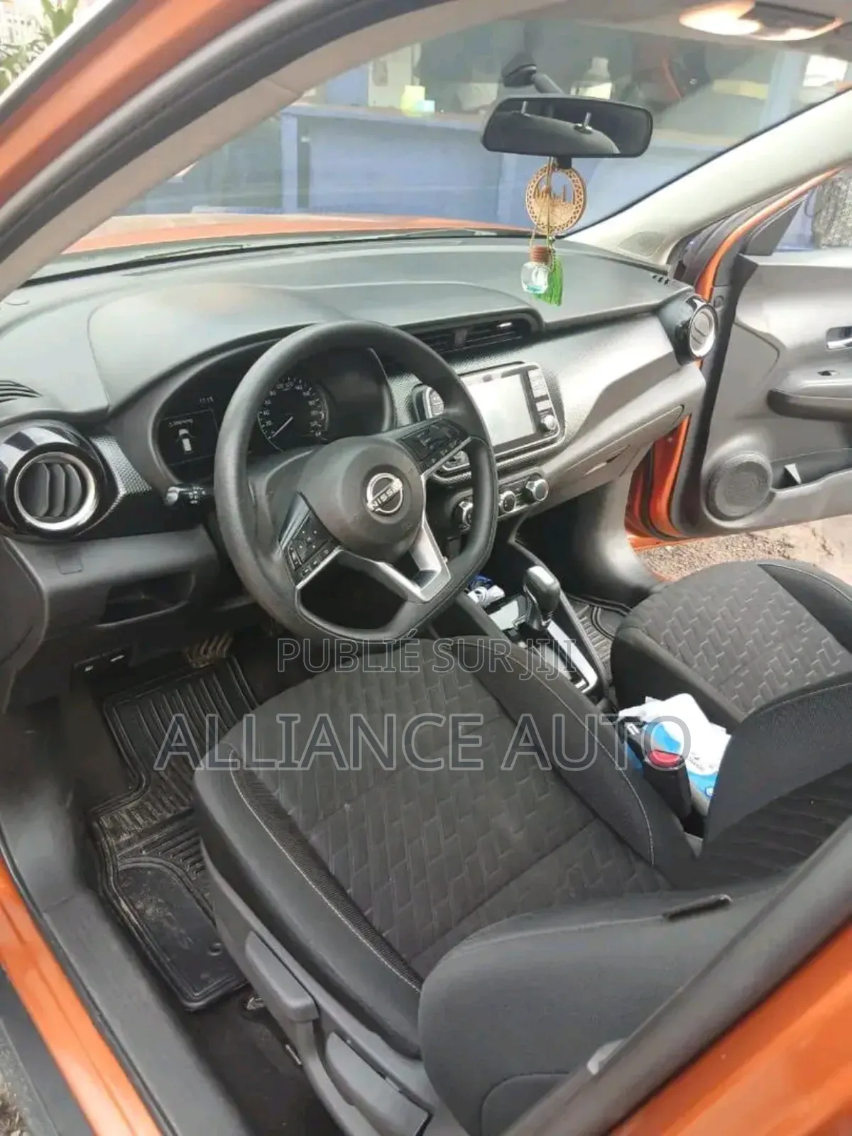 Nissan Kicks 2023 Orange