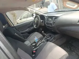 Mitsubishi L200 2018 Gris