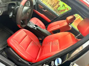 Mercedes-Benz C300 Luxury 4Matic Sedan AWD (3.0L 6cyl 7A) 2010 Noir