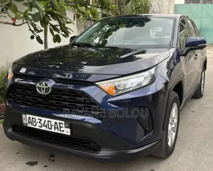 Toyota RAV4 XLE 2022 Bleu