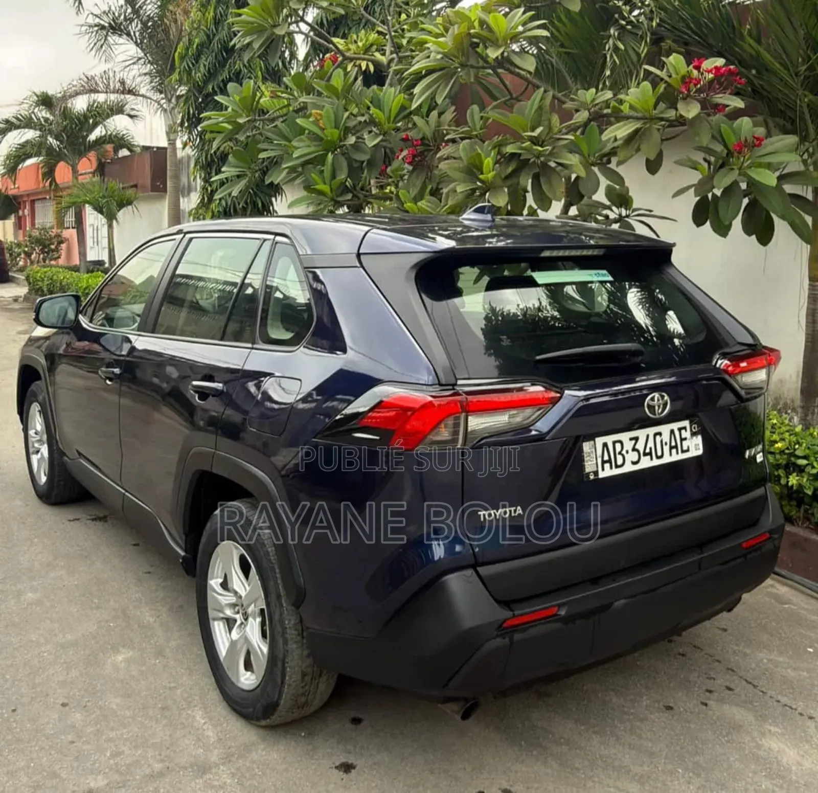 Toyota RAV4 XLE 2022 Bleu