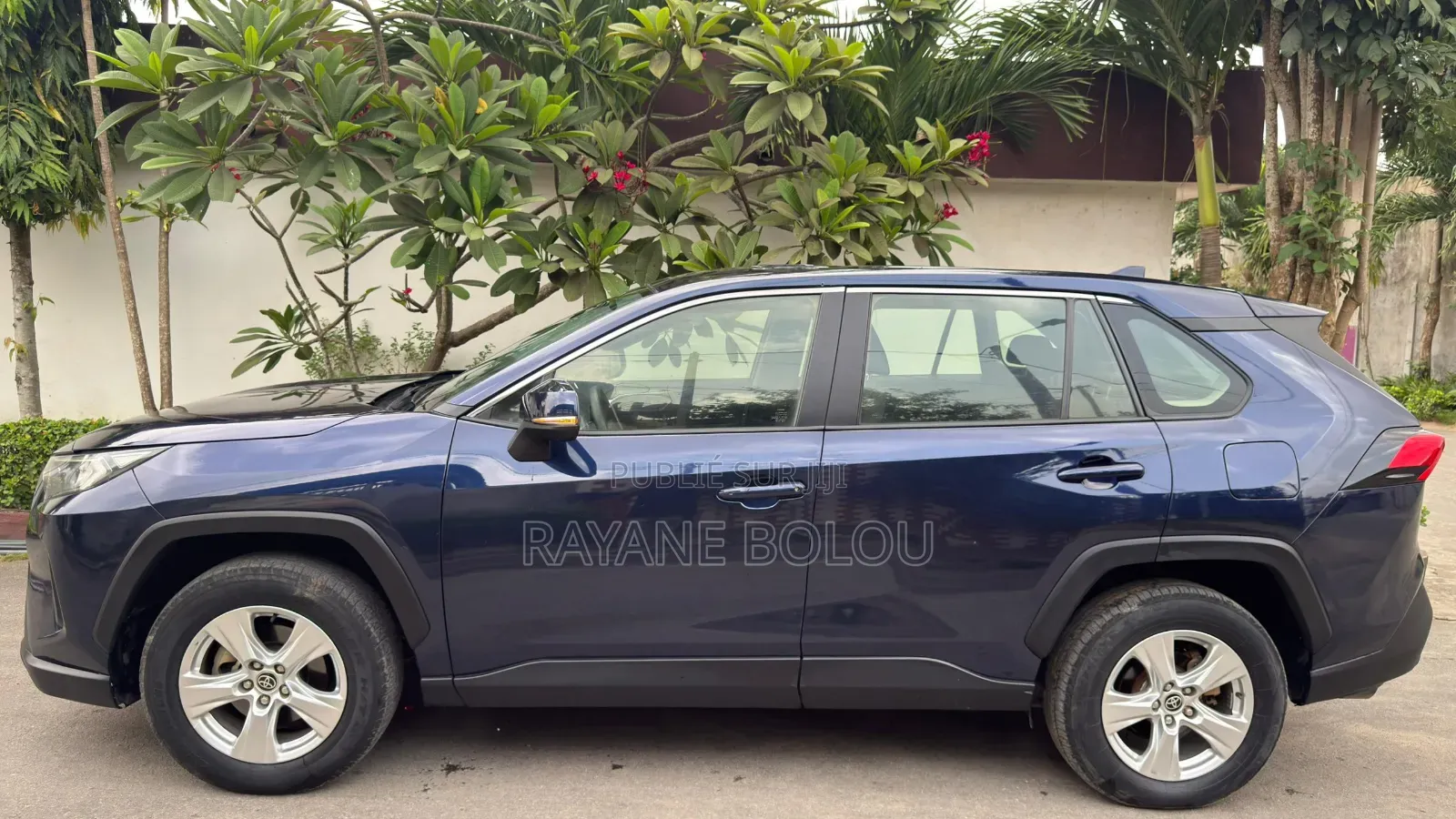 Toyota RAV4 XLE 2022 Bleu