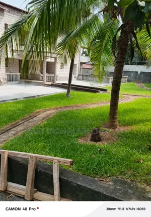 Une Somptueuse Villa Duplex De 12 Pièces Bon Pour Des Institutions