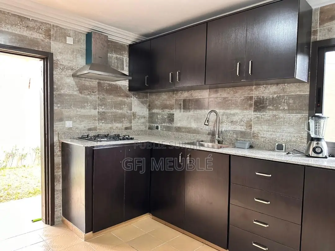 Furnished 4chbre Duplex dans G. F. J Meublé, Cocody à Louer