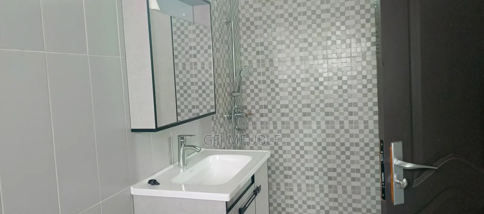 Furnished 4chbre Duplex dans G. F. J Meublé, Cocody à Louer