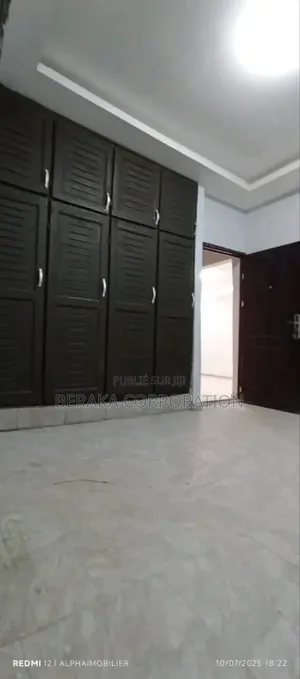 3chbre Maison dans Beraka Corporation, Cocody à Vendre