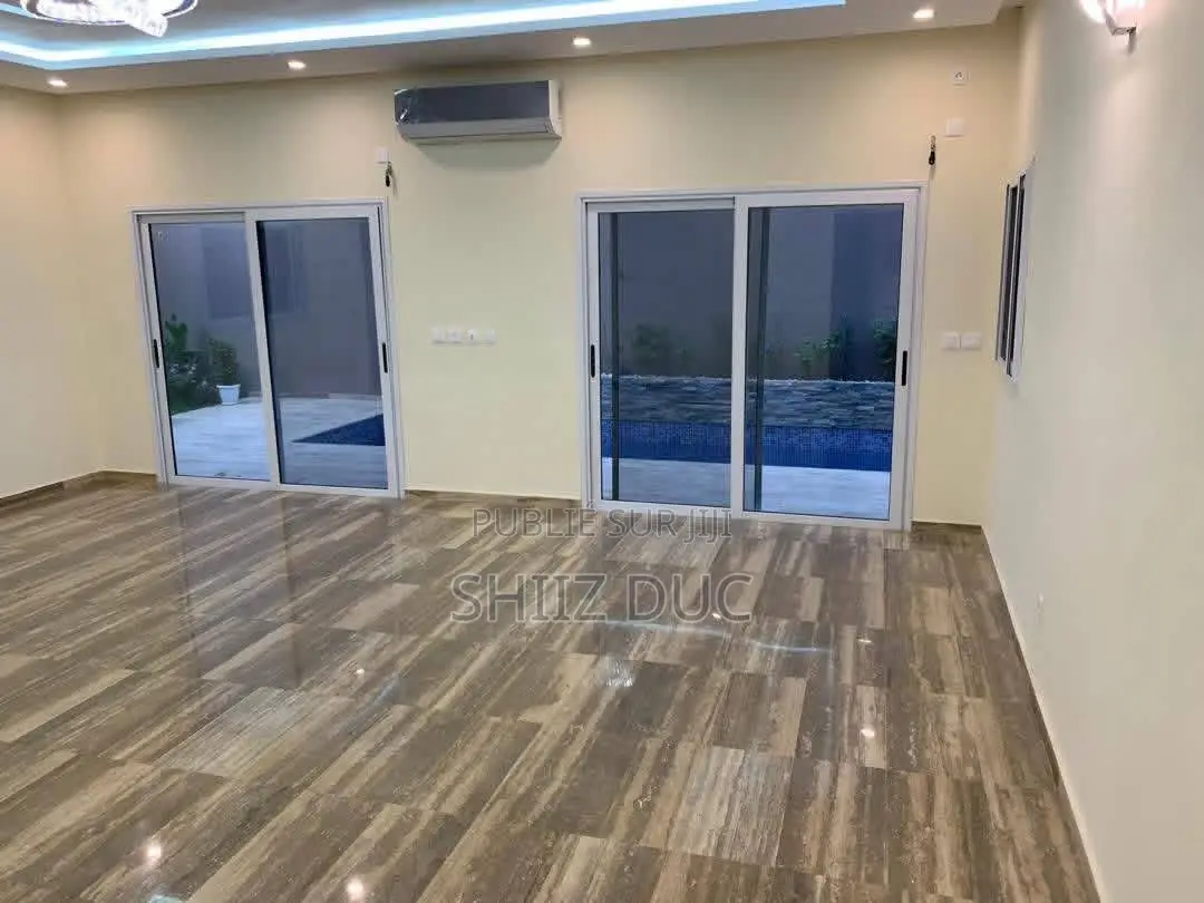 4chbre Villa dans Duc, Cocody à Vendre