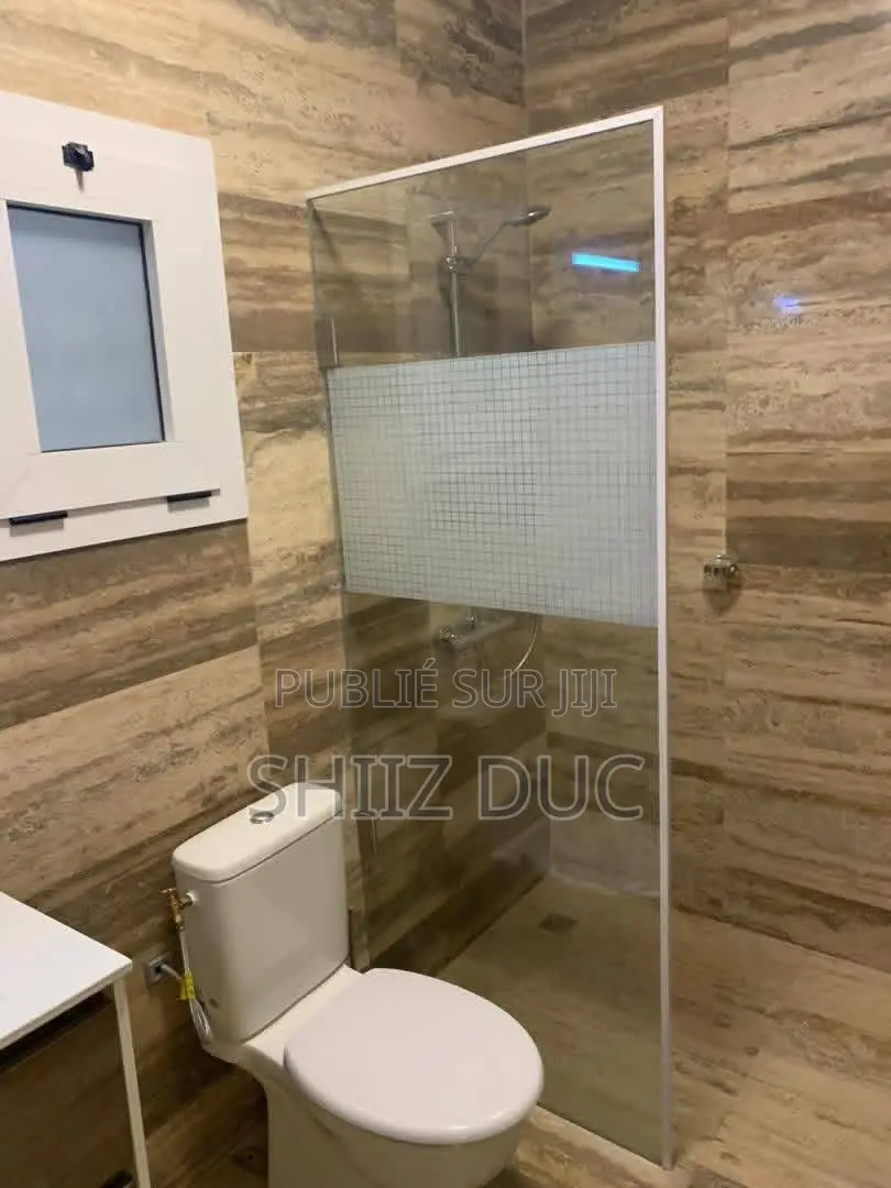 4chbre Villa dans Duc, Cocody à Vendre