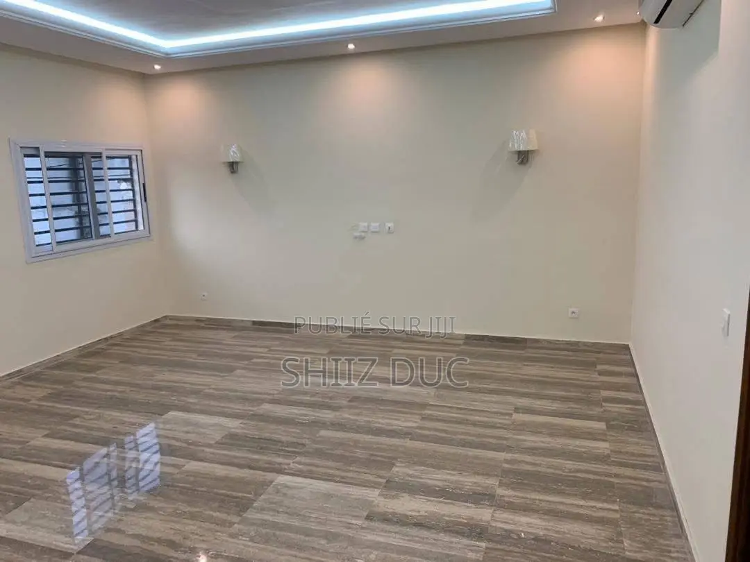 4chbre Villa dans Duc, Cocody à Vendre