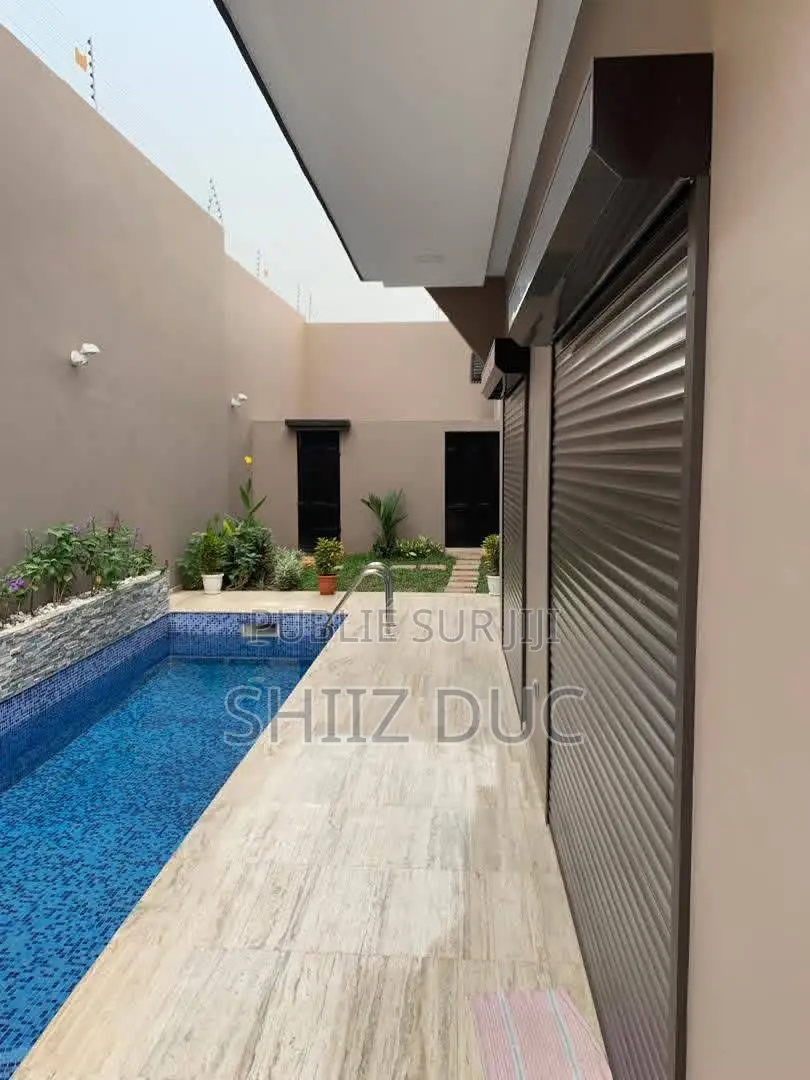 4chbre Villa dans Duc, Cocody à Vendre