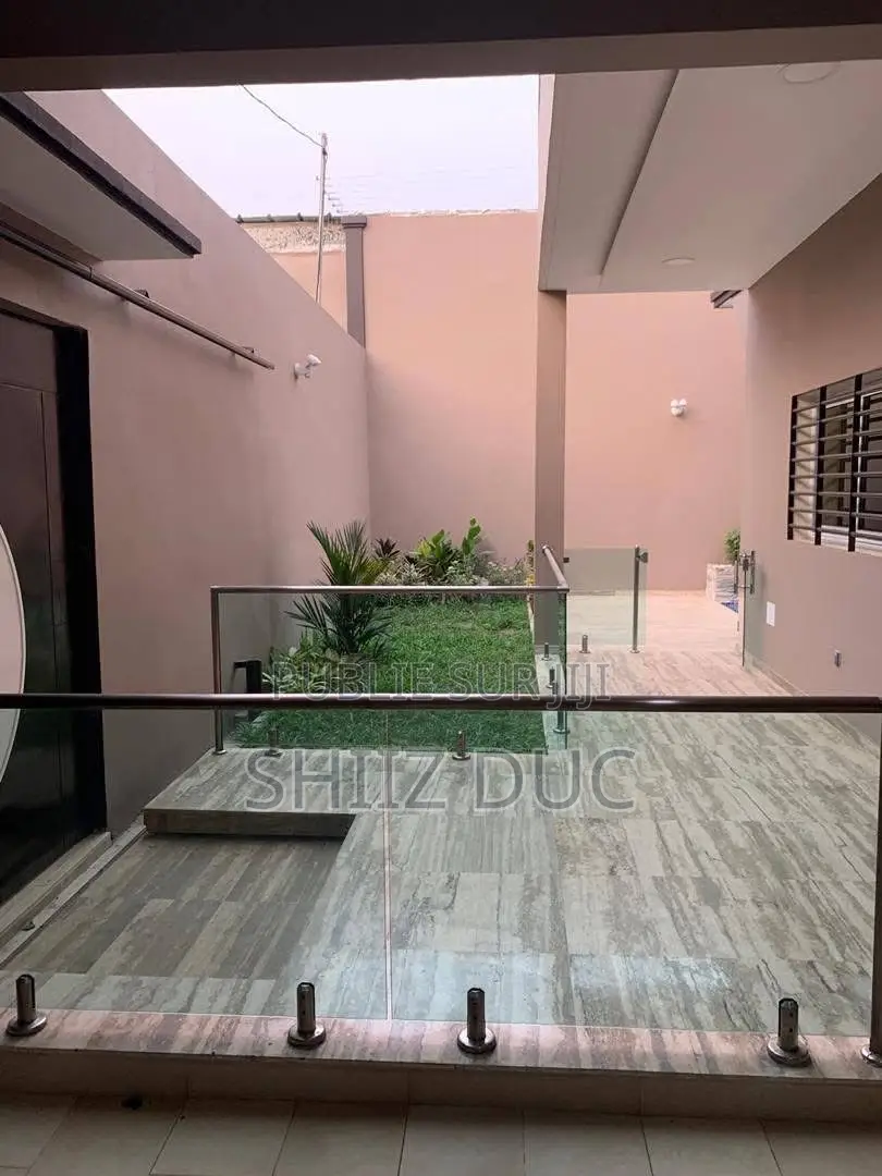 4chbre Villa dans Duc, Cocody à Vendre