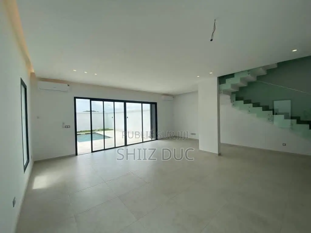 4chbre Villa dans Duc, Cocody à Vendre