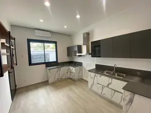 4chbre Villa dans Duc, Cocody à Vendre
