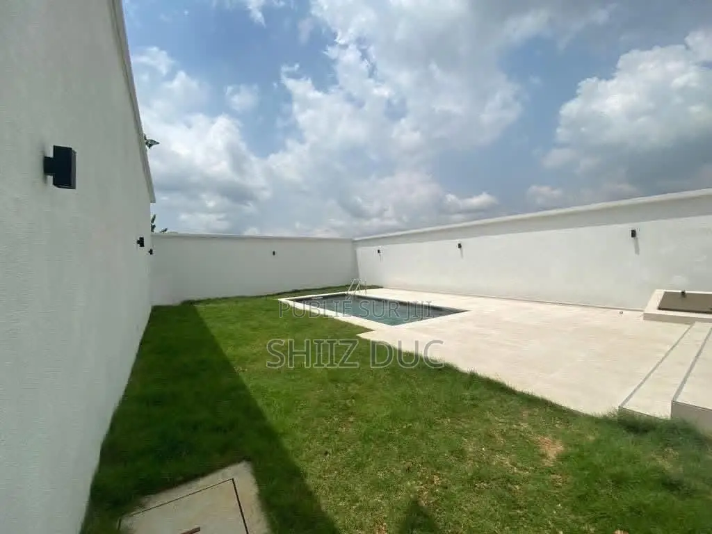4chbre Villa dans Duc, Cocody à Vendre