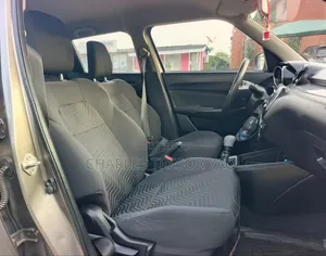 Suzuki Swift 2024 Gris